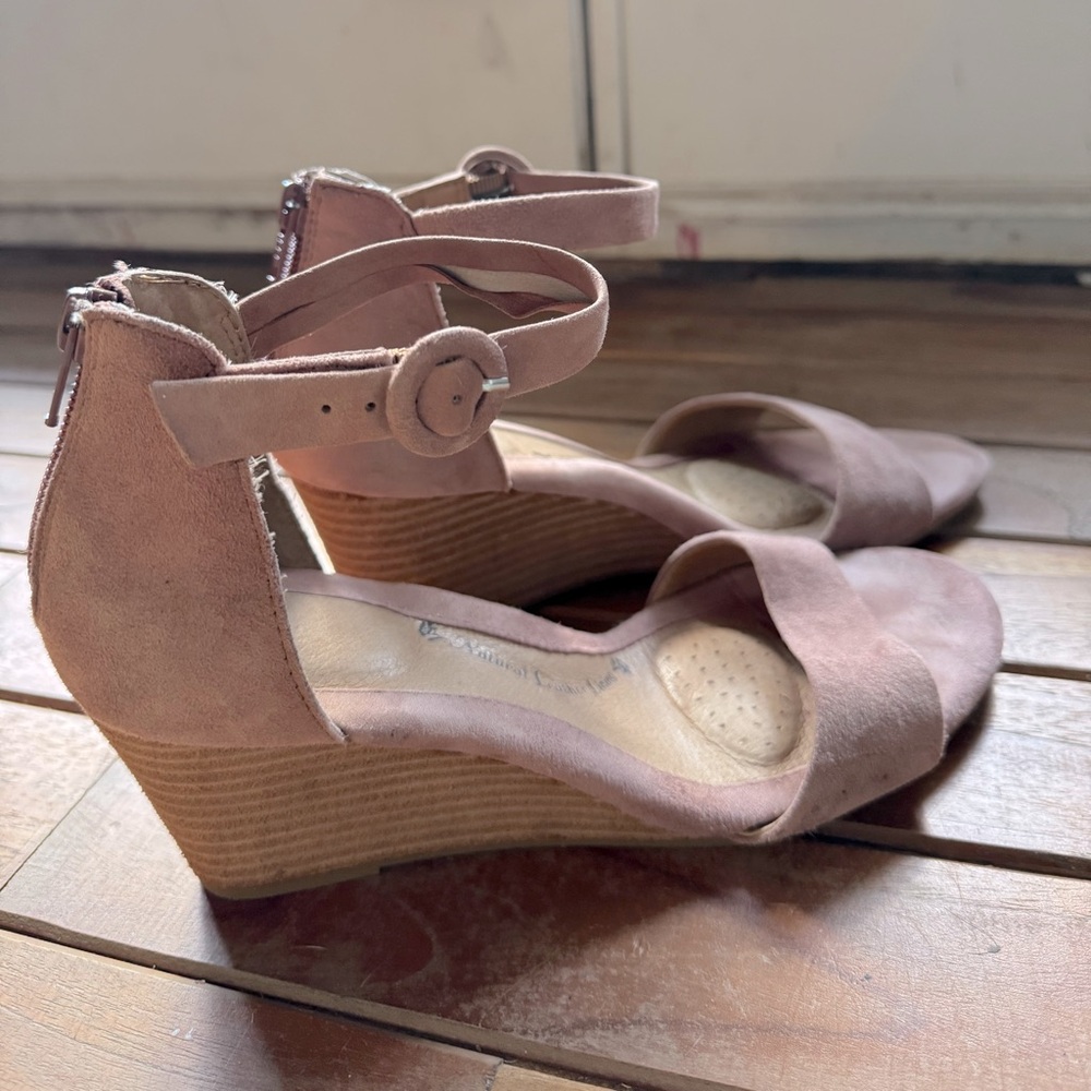 Sofft Marla Wedge Sandals Ankle Straps Back Zip Mulberry Pink Suede Peep Toe 8.5